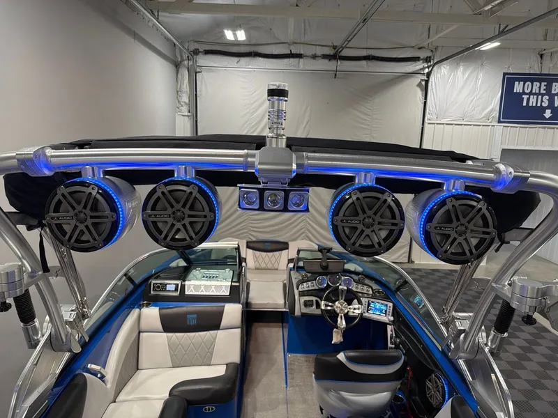 Slide: The Image of MasterCraft X23 2015 - 22