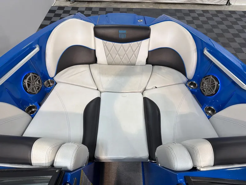 Slide: The Image of MasterCraft X23 2015 - 9