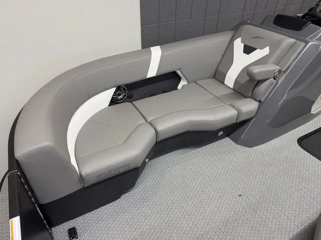 Slide: The Image of Evotti 521QL 2026 - 10