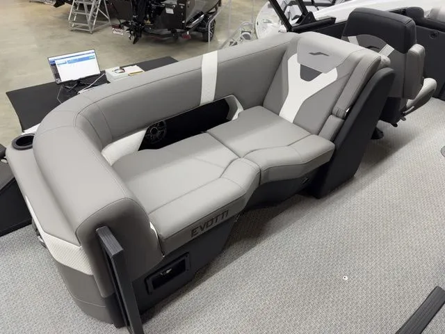 Slide: The Image of Evotti 521QL 2026 - 50