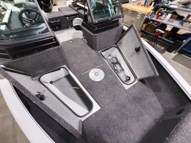 Slide: The Image of Lund 1675 Adventure Sport 2026 - 4