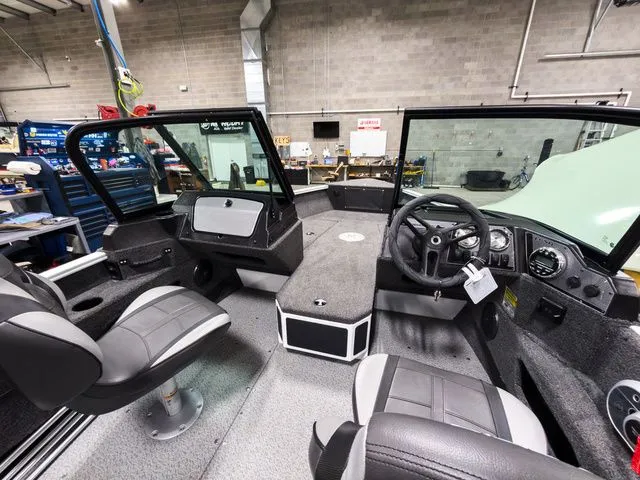 Slide: The Image of Lund 1675 Adventure Sport 2026 - 7