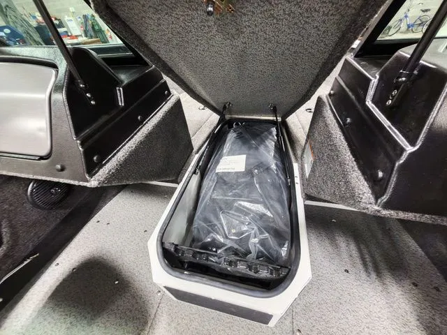 Slide: The Image of Lund 1675 Adventure Sport 2026 - 8