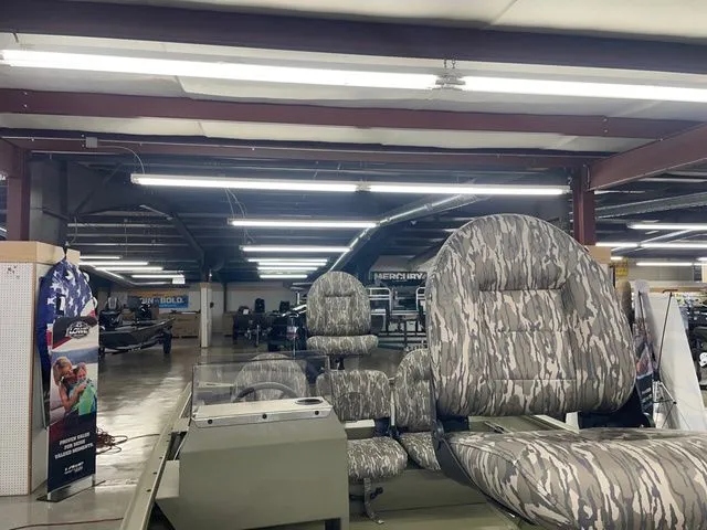 Slide: The Image of Lowe Roughneck Side Console RX1760 SC 2026 - 3