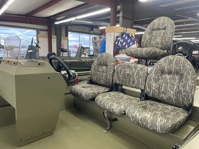 Slide: The Image of Lowe Roughneck Side Console RX1760 SC 2026 - 4