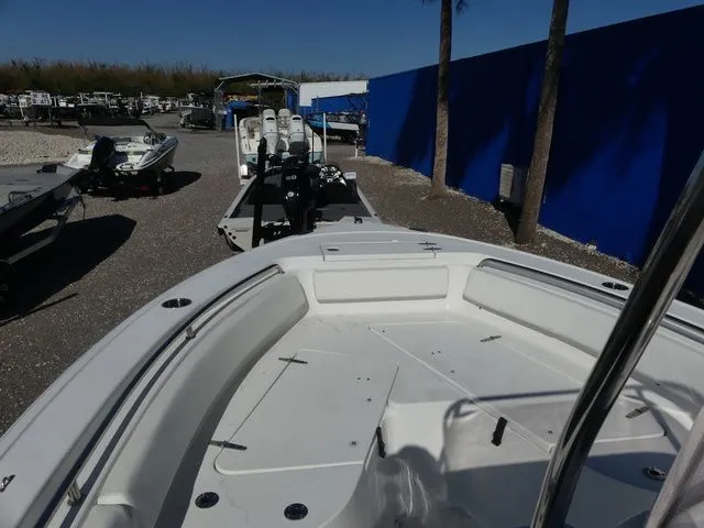 Slide: The Image of Sea Hunt Ultra 229 2021 - 12