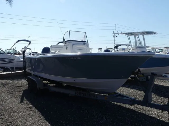 Slide: The Image of Sea Hunt Ultra 229 2021 - 3