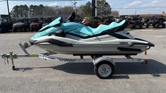 Slide: The Image of Yamaha FX Cruiser HO 2025 - 15