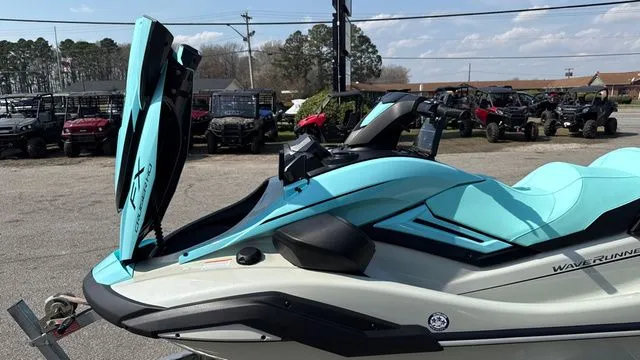 Slide: The Image of Yamaha FX Cruiser HO 2025 - 22