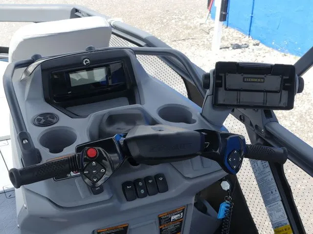 Slide: The Image of Sea-Doo Switch Sport 18 2022 - 12