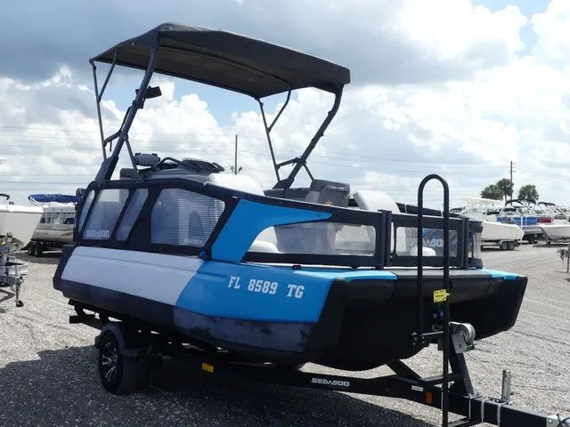 Slide: The Image of Sea-Doo Switch Sport 18 2022 - 3