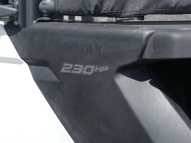 Slide: The Image of Sea-Doo Switch Sport 18 2022 - 8