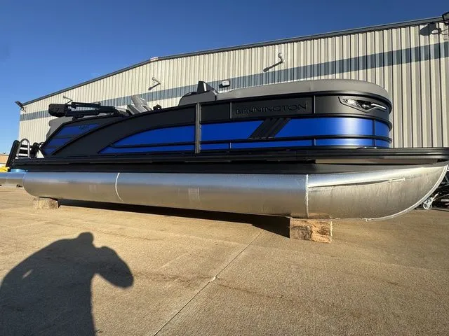 The Image of Bennington M Quad Bench 22 MFB 2026 - 1