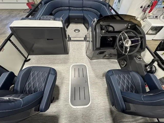 Slide: The Image of Bennington R Bowrider Quad Bench 24 RTFB 2026 - 10