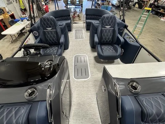 Slide: The Image of Bennington R Bowrider Quad Bench 24 RTFB 2026 - 12