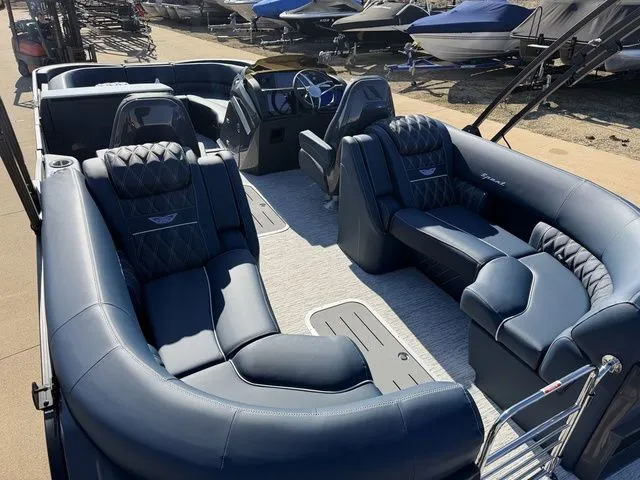 Slide: The Image of Bennington R Bowrider Quad Bench 24 RTFB 2026 - 14