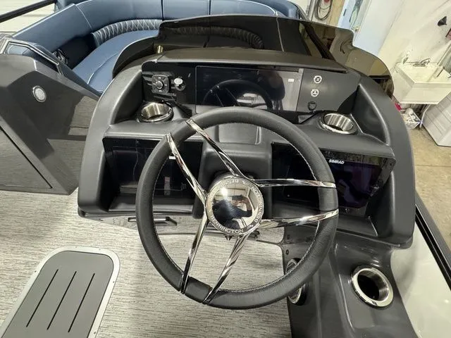 Slide: The Image of Bennington R Bowrider Quad Bench 24 RTFB 2026 - 16