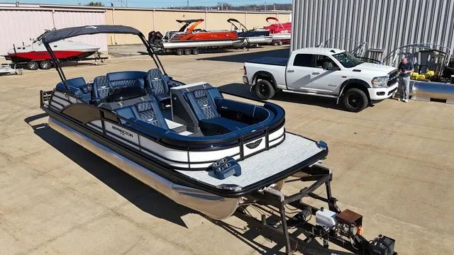 Slide: The Image of Bennington R Bowrider Quad Bench 24 RTFB 2026 - 3