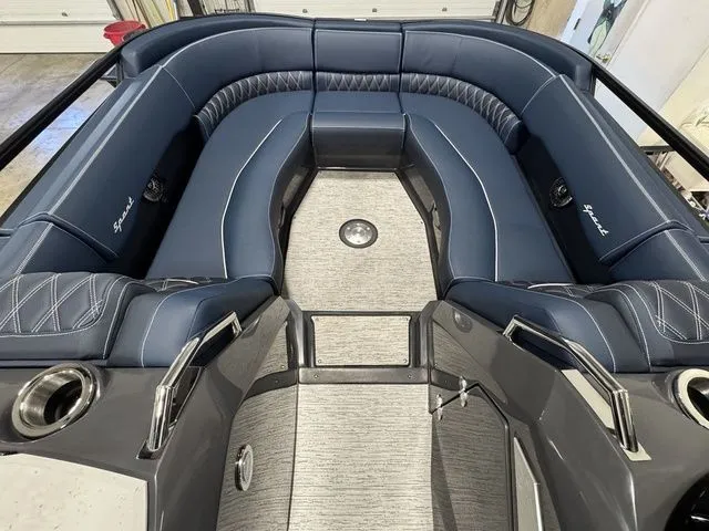 Slide: The Image of Bennington R Bowrider Quad Bench 24 RTFB 2026 - 8