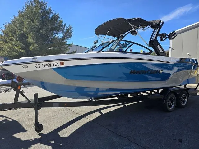 The Image of MasterCraft XT24 2022 - 1