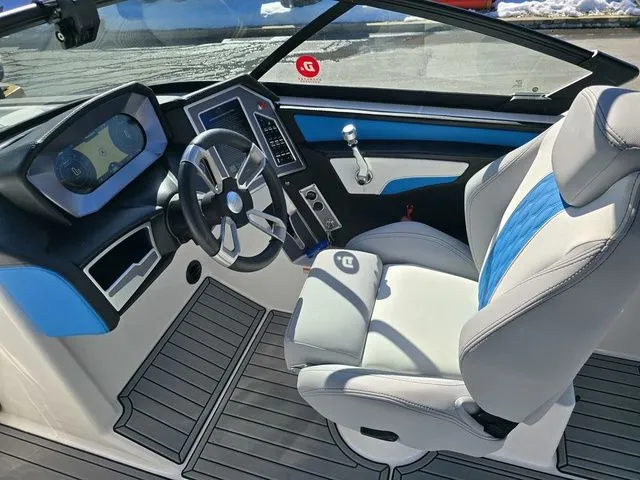 Slide: The Image of MasterCraft XT24 2022 - 11