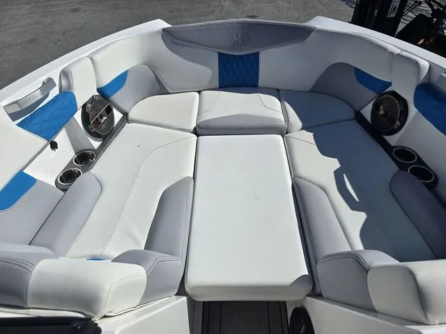 Slide: The Image of MasterCraft XT24 2022 - 13