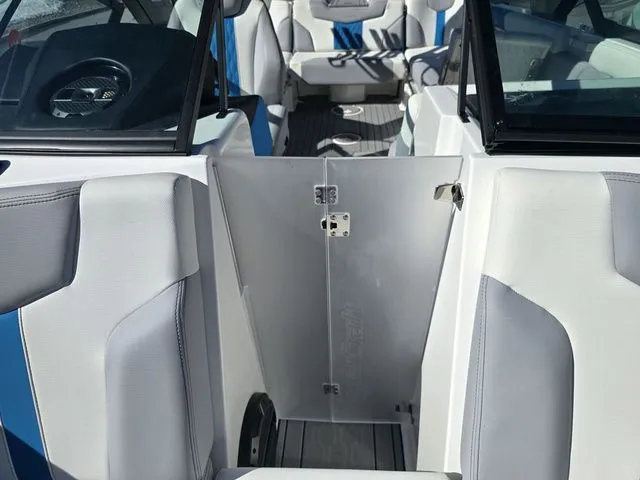 Slide: The Image of MasterCraft XT24 2022 - 16