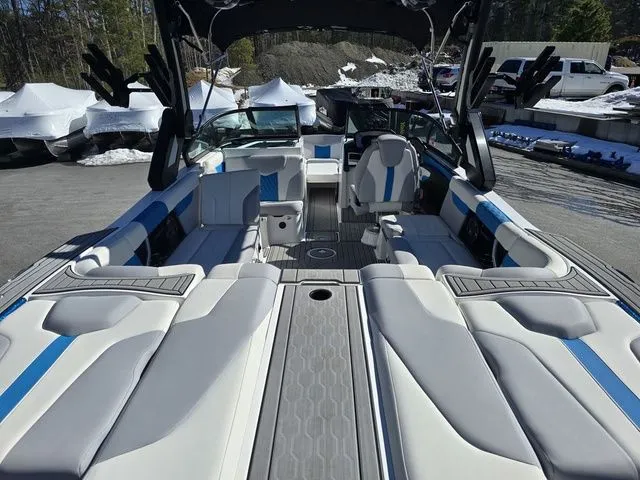 Slide: The Image of MasterCraft XT24 2022 - 7