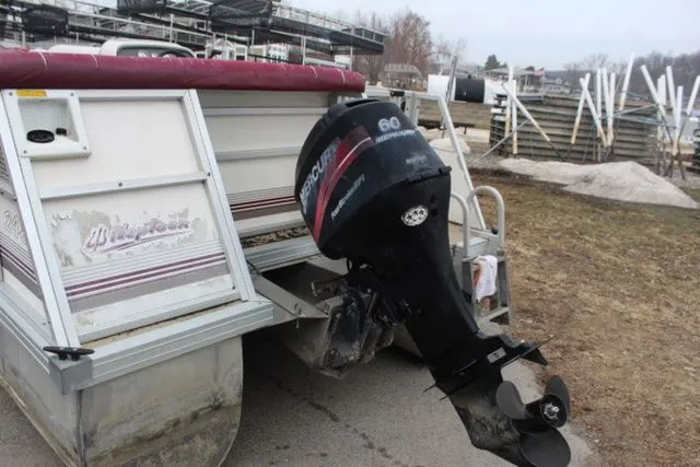 Slide: The Image of JC Mfg. Inc. DOLPHIN D24 2002 - 3