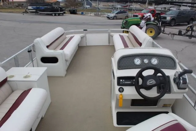 Slide: The Image of JC Mfg. Inc. DOLPHIN D24 2002 - 6