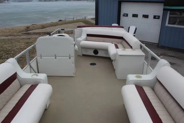 Slide: The Image of JC Mfg. Inc. DOLPHIN D24 2002 - 7