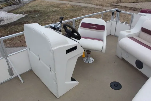 Slide: The Image of JC Mfg. Inc. DOLPHIN D24 2002 - 8