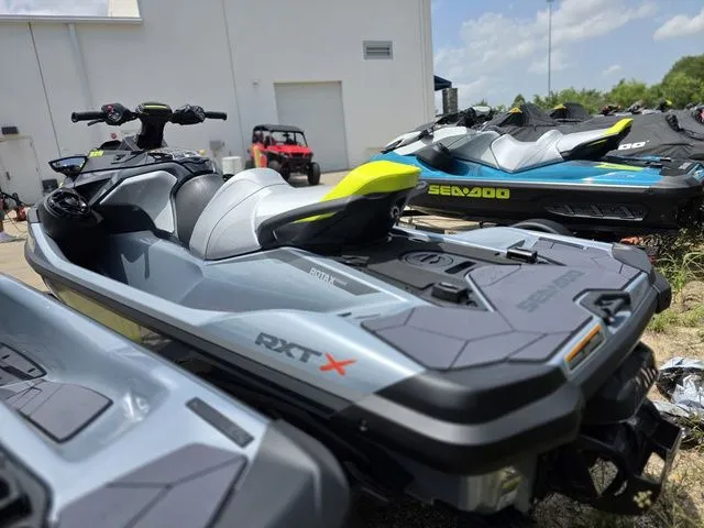 Slide: The Image of Sea-Doo RXT-X 2026 - 12