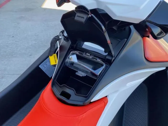 Slide: The Image of Sea-Doo Spark 2026 - 13