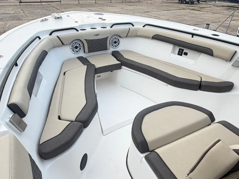 Slide: The Image of Tidewater 292 Adventure 2021 - 15