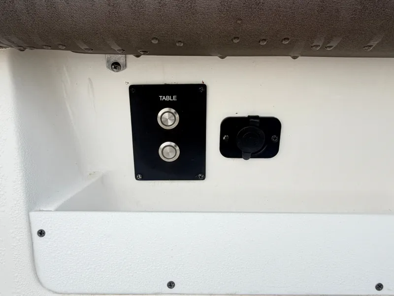 Slide: The Image of Tidewater 292 Adventure 2021 - 16