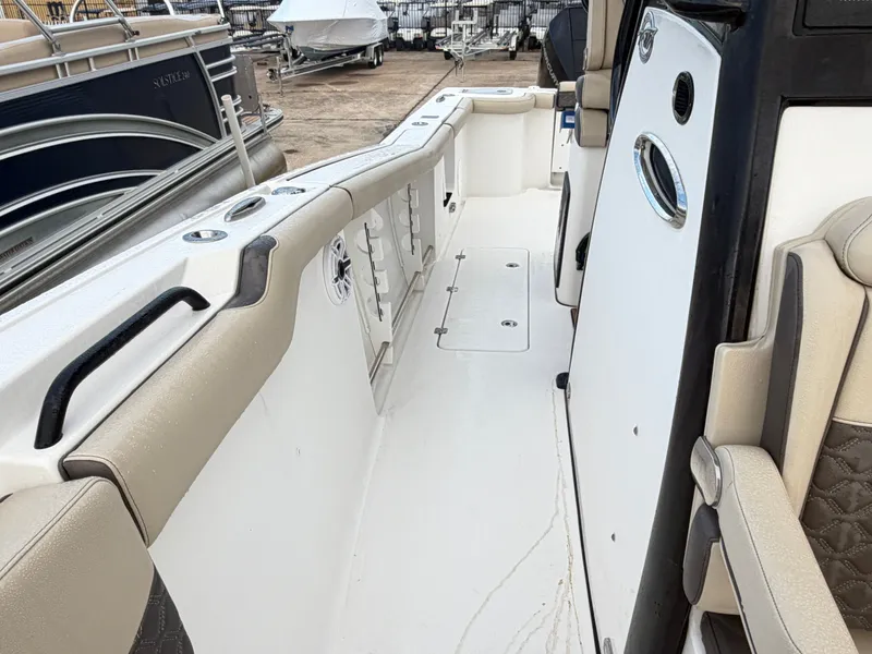 Slide: The Image of Tidewater 292 Adventure 2021 - 17