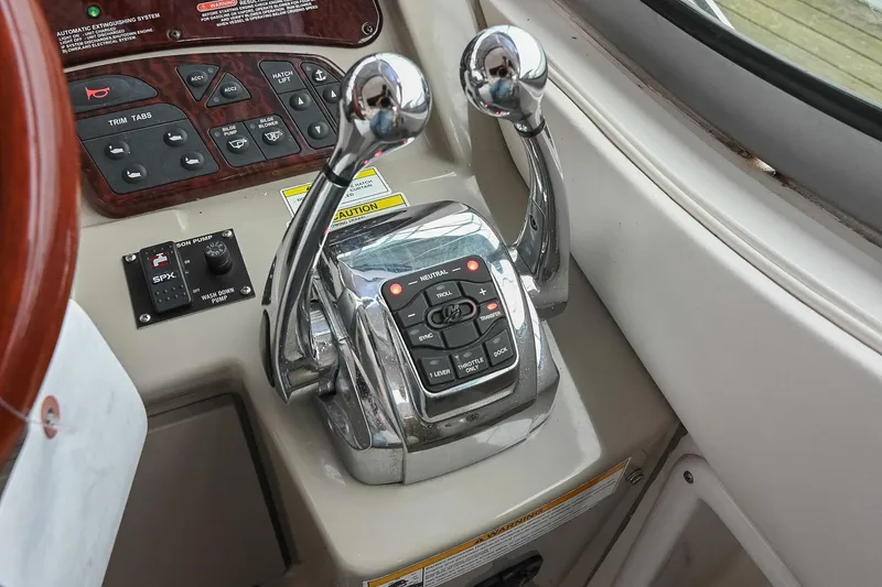 Slide: The Image of SmartCraft VesselView display on 2012 Sea Ray Sundancer 330, showing vessel status and fuel information. - 25