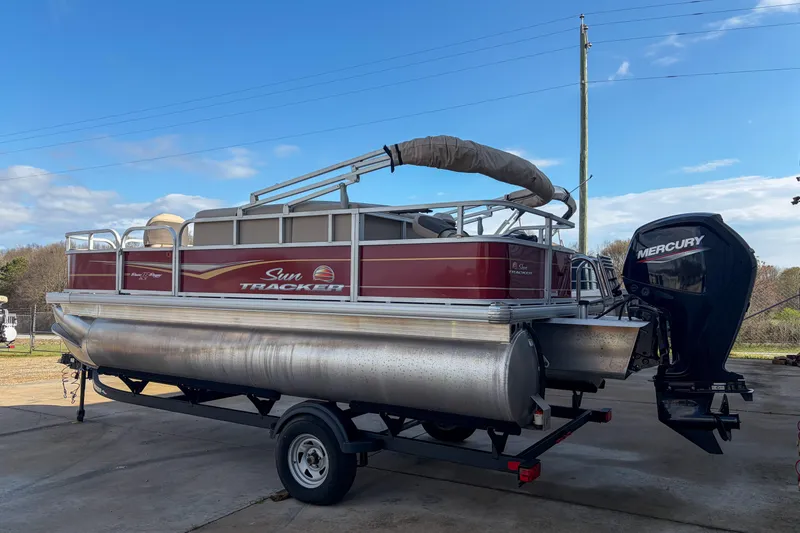 The Image of Sun Tracker Bass Buggy 18 DLX 2024 - undefined