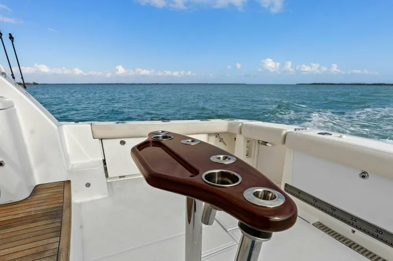 Slide: The Image of Tiara Yachts 3900 Convertible 2013, ocean view from deck with rod holders. - 37
