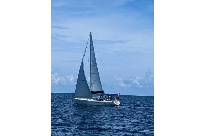 Slide: The Image of Sailboat Catalina 36 MkII 1999 on open sea under clear blue sky. - 7