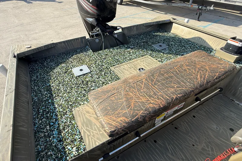 Slide: The Image of 2018 Tracker Grizzly 2072 CC boat interior with camouflage seating and flooring. - 10