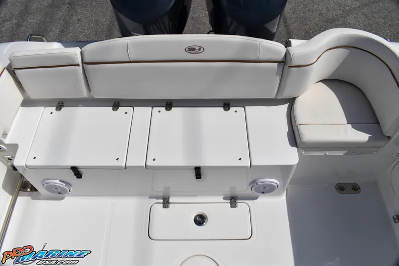 Slide: The Image of Rear view of 2019 Sea Hunt Ultra 275 SE boat. - 20