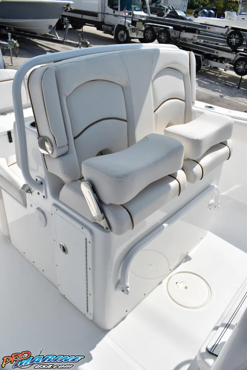 Slide: The Image of 2019 Sea Hunt Ultra 275 SE boat seating area. - 23
