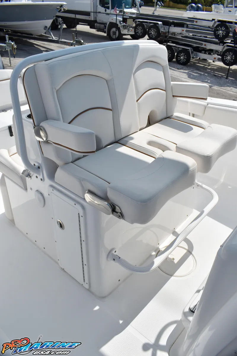 Slide: The Image of 2019 Sea Hunt Ultra 275 SE boat seat with cushioning. - 24