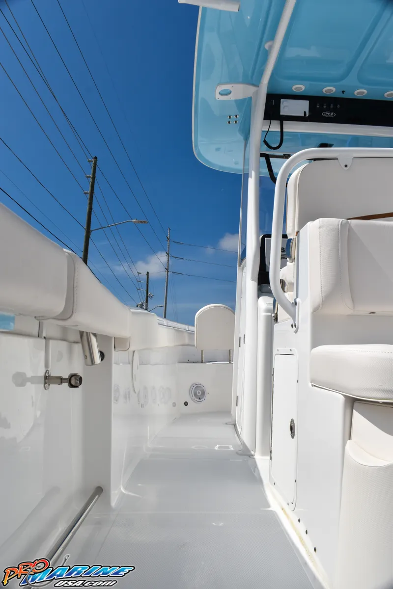 Slide: The Image of Sea Hunt Ultra 275 SE 2019, boat canopy and seating area. - 25