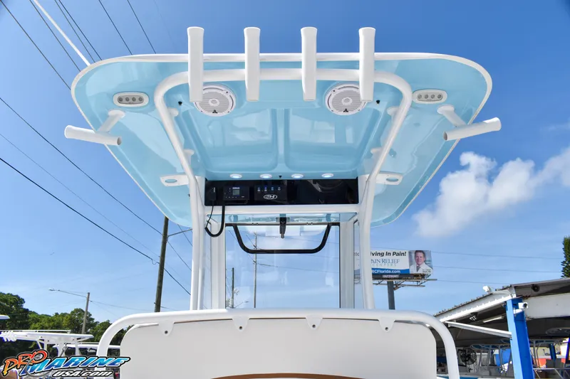 Slide: The Image of 2019 Sea Hunt Ultra 275 SE boat roof with speakers. - 28