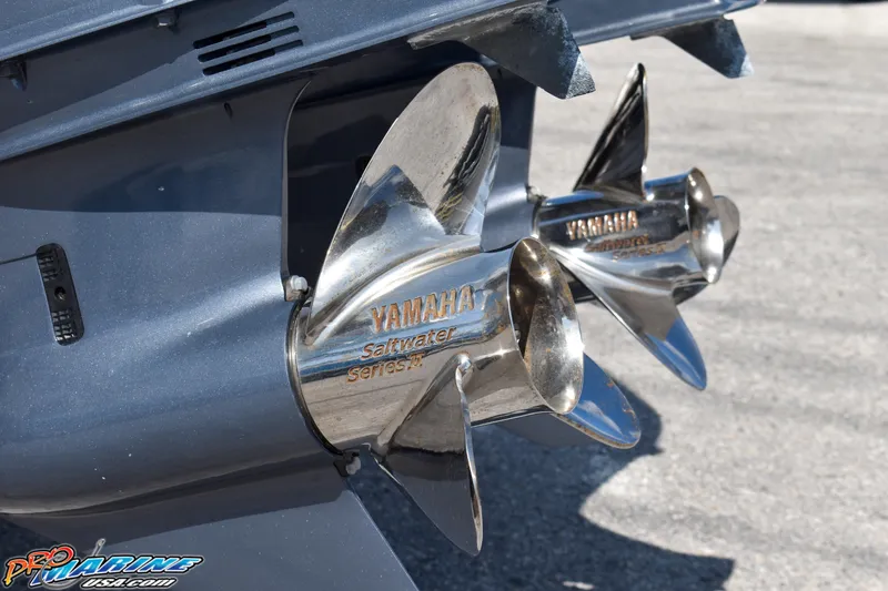 Slide: The Image of Yamaha saltwater propellers on a 2019 Sea Hunt Ultra 275 SE boat. - 9