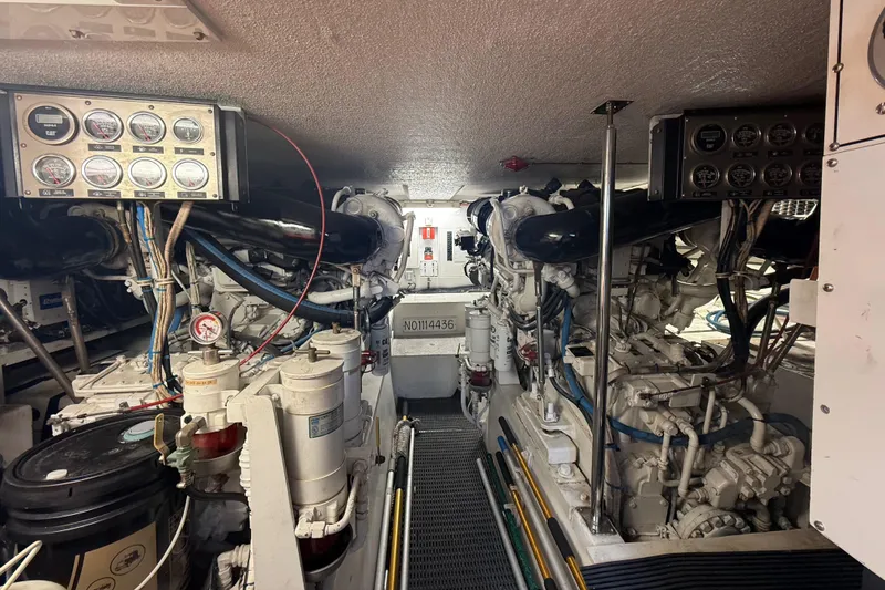 Slide: The Image of Hatteras 55 Convertible 2002 - 76