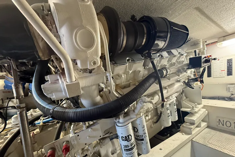 Slide: The Image of Hatteras 55 Convertible 2002 - 80